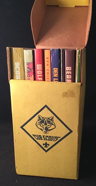 Item #1521 Vintage 1973 DEN LEADER Library Kit (New In Box). Boy Scouts of America.